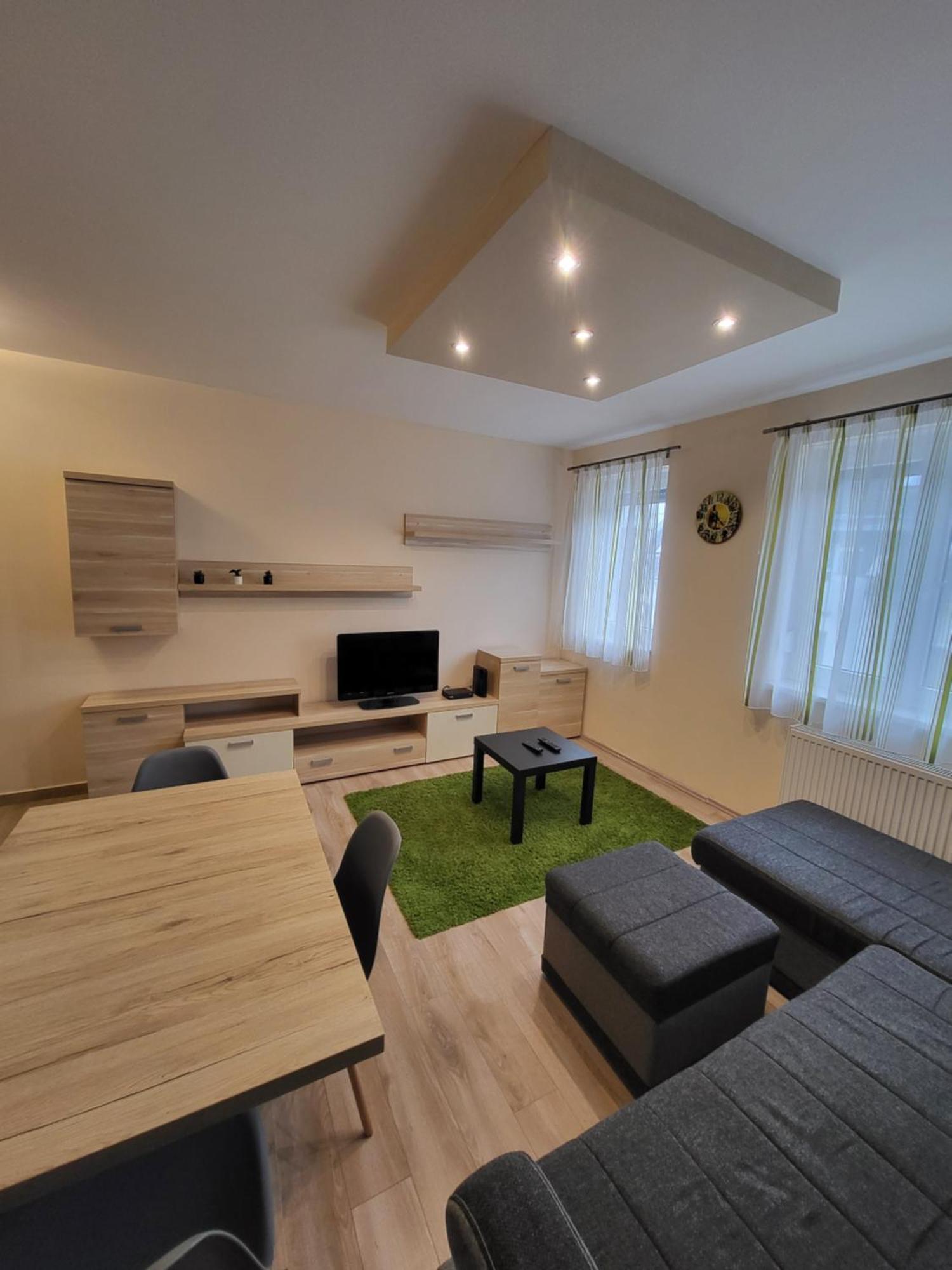 Triangol Apartman: Fuerdo, Belvaros, Egyetem Gyor Luaran gambar