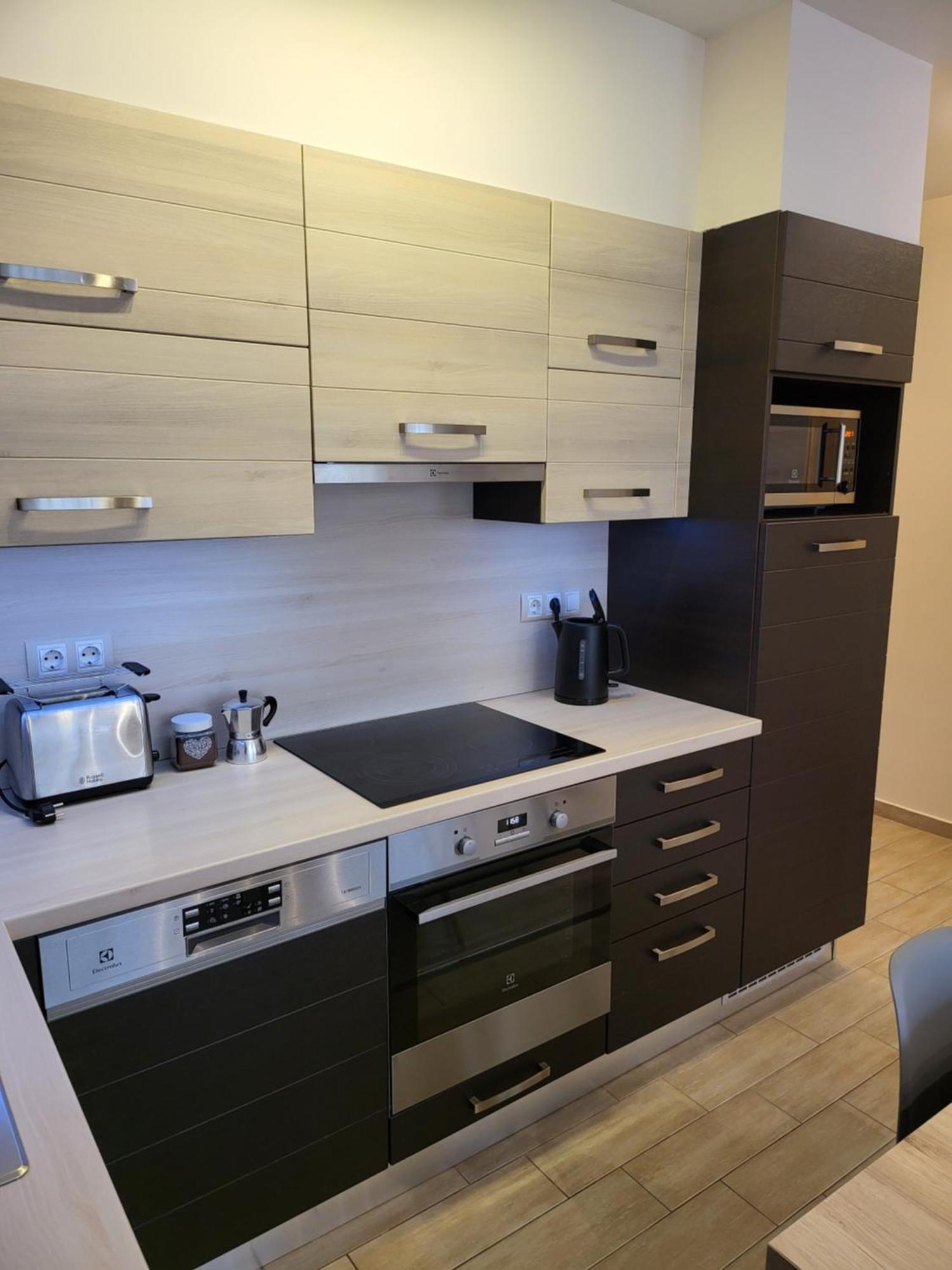 Triangol Apartman: Fuerdo, Belvaros, Egyetem Gyor Luaran gambar